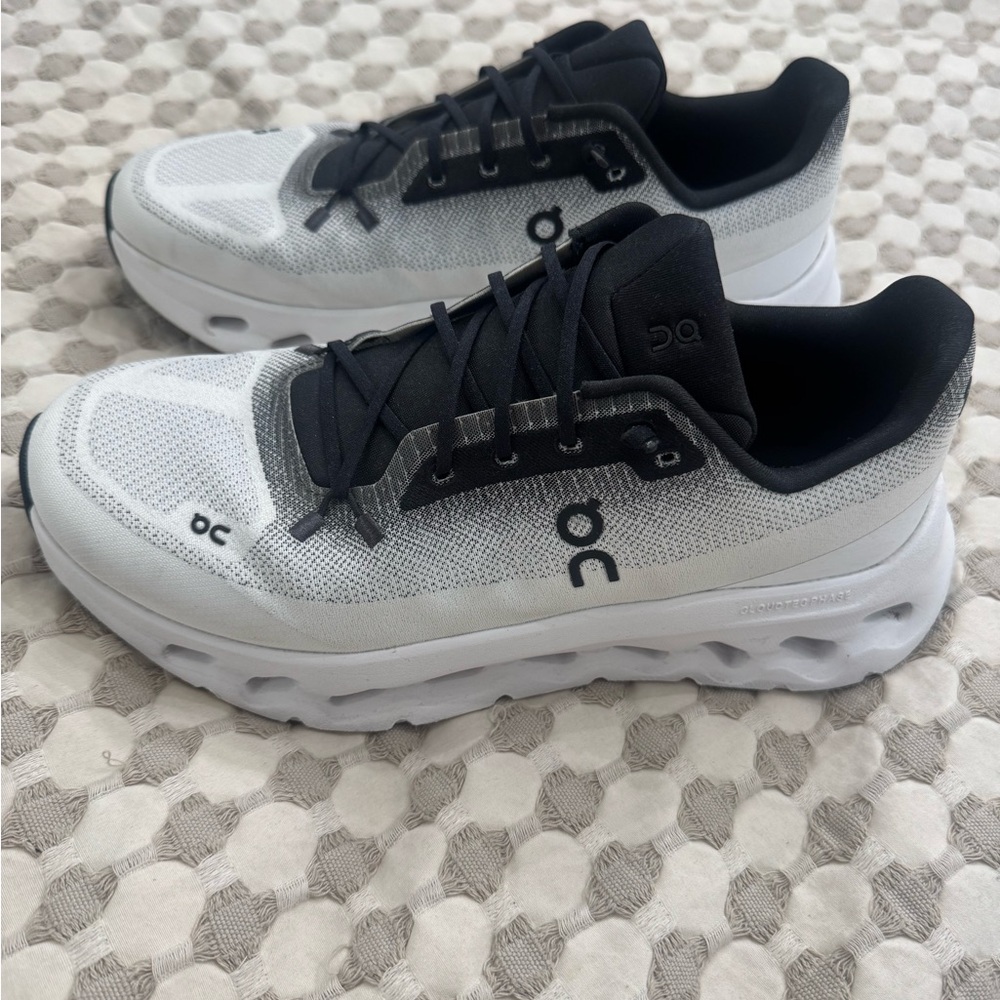 On Running cloudtilt size 9M